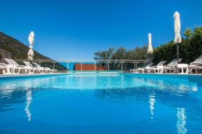 4 Bedroom Apartment With Pool at Pelješac
